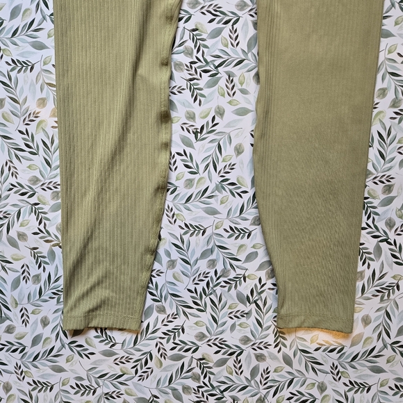 Ultra High-Rise Ribbed Leggings - Medium, Olive Green, NWT - Picture 5 of 11